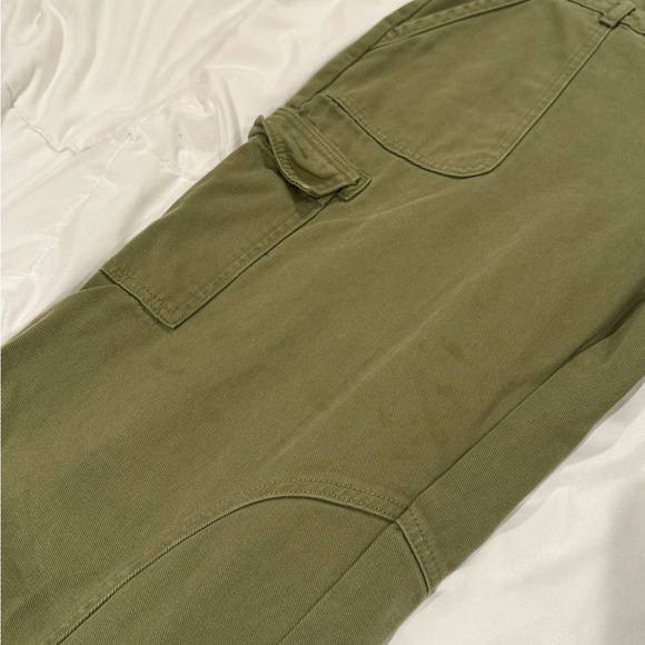 Women’s Green Cargo Pants - Picture 7 of 7